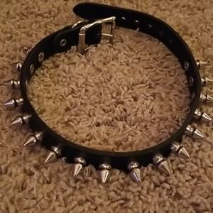 Studded collar 18 inches